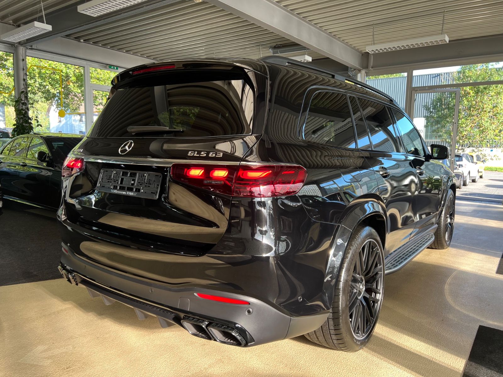Fahrzeugabbildung Mercedes-Benz GLS 63 AMG 4 Matic*CARBON*3D BURMESTER*NEUWERTIG