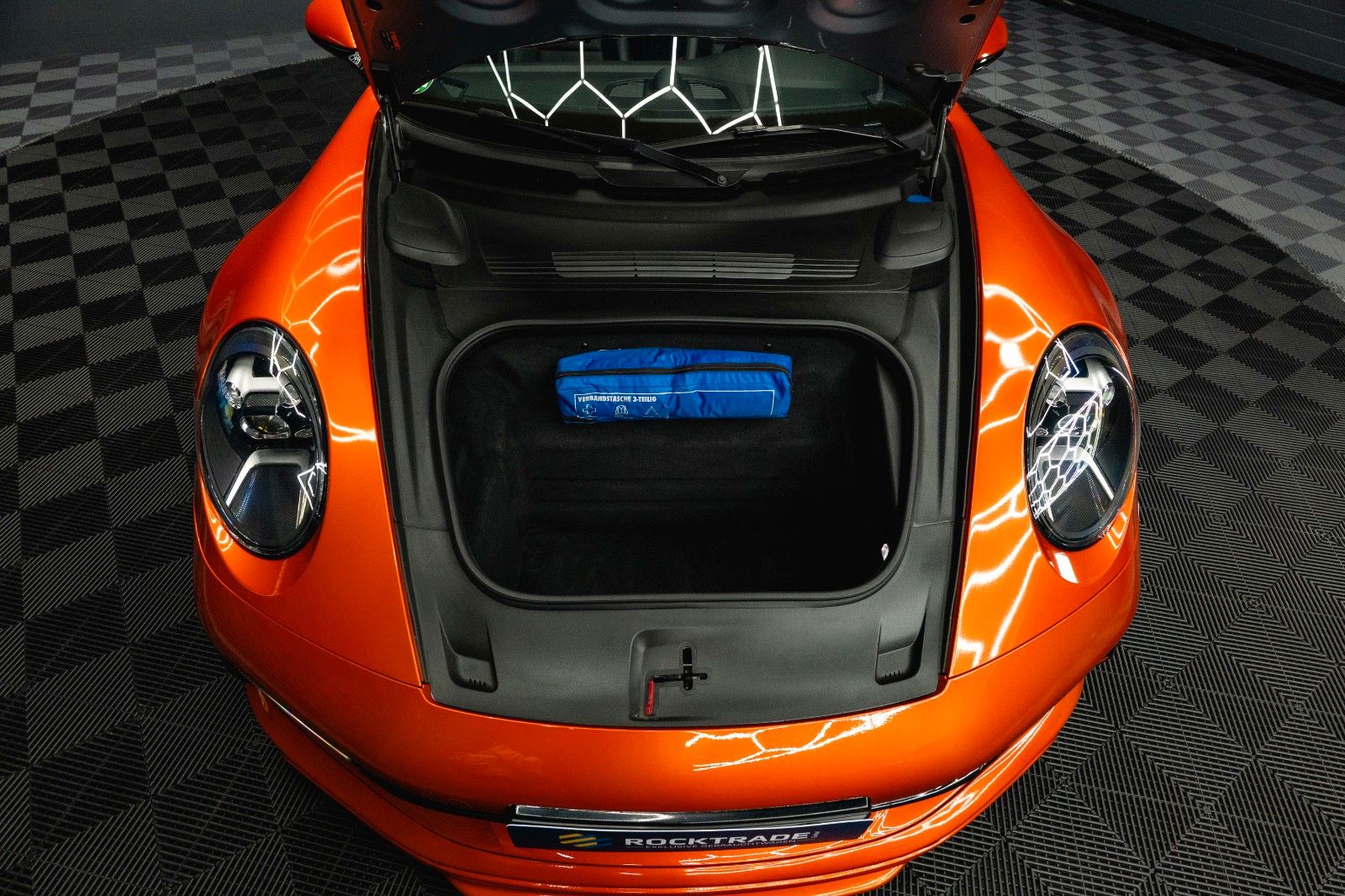 Fahrzeugabbildung Porsche 992 911 Carrera 4 S TECHART AKRAPOVIC 111 Punkte