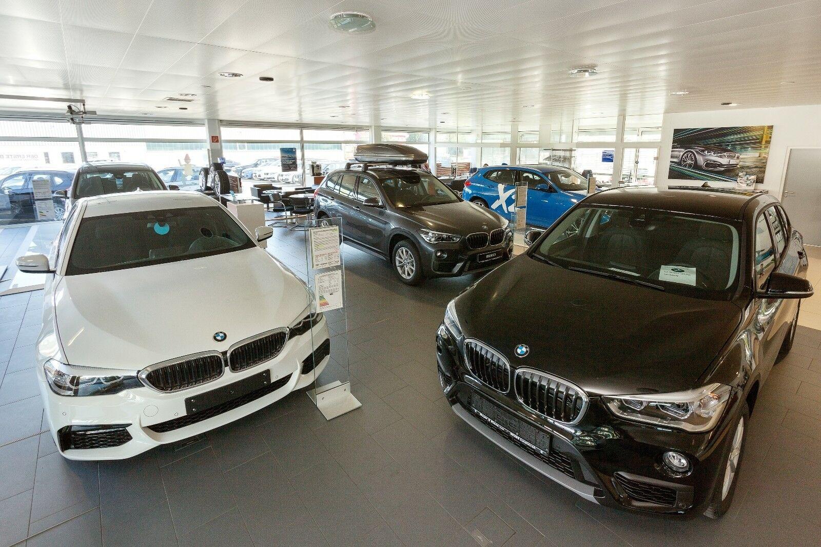 showroom-image-top