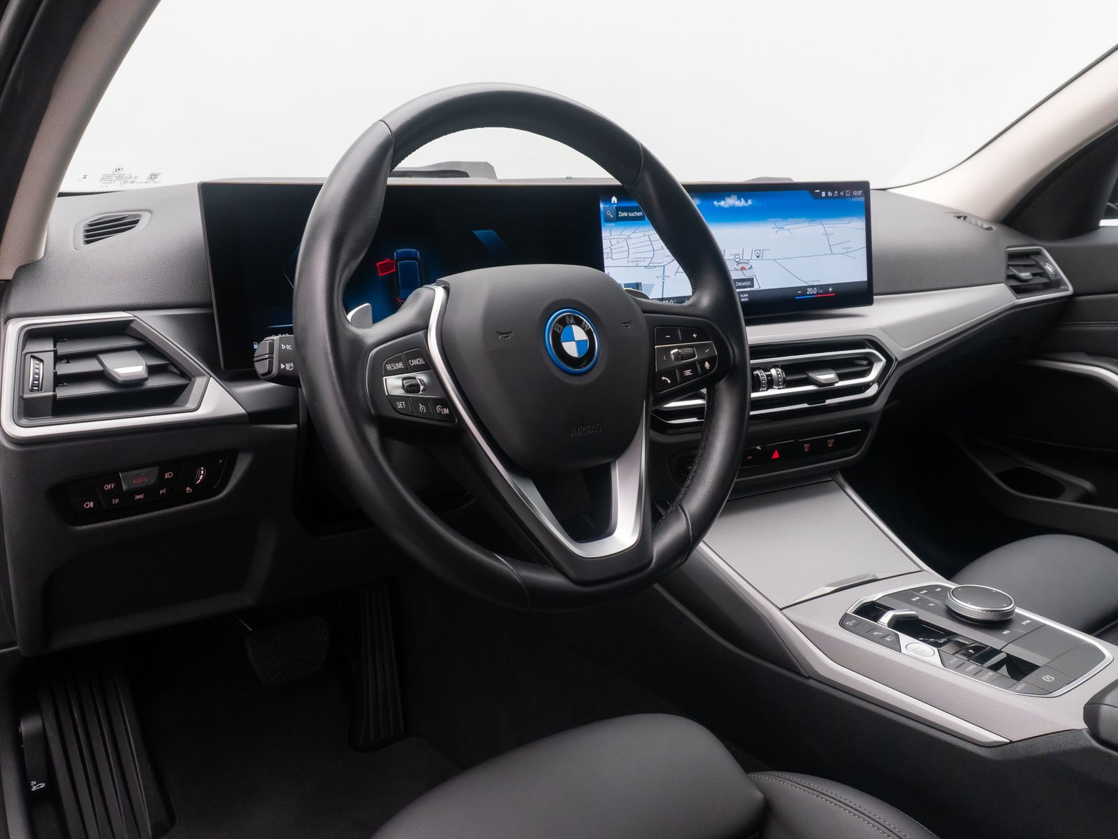 Fahrzeugabbildung BMW 320e Kamera DAB Leder WidscreenDispl Sportsitze