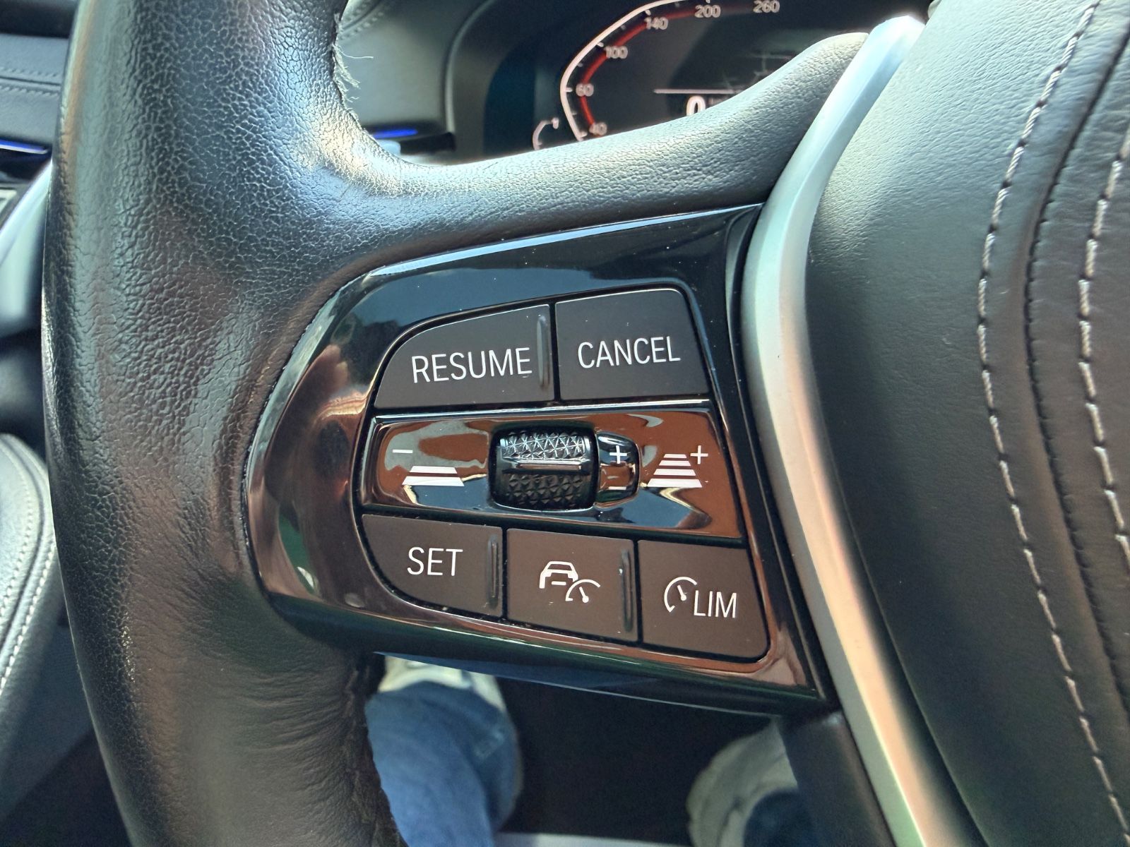 Fahrzeugabbildung BMW 520d Touring xDrive Luxury Line LASER PANO HUD