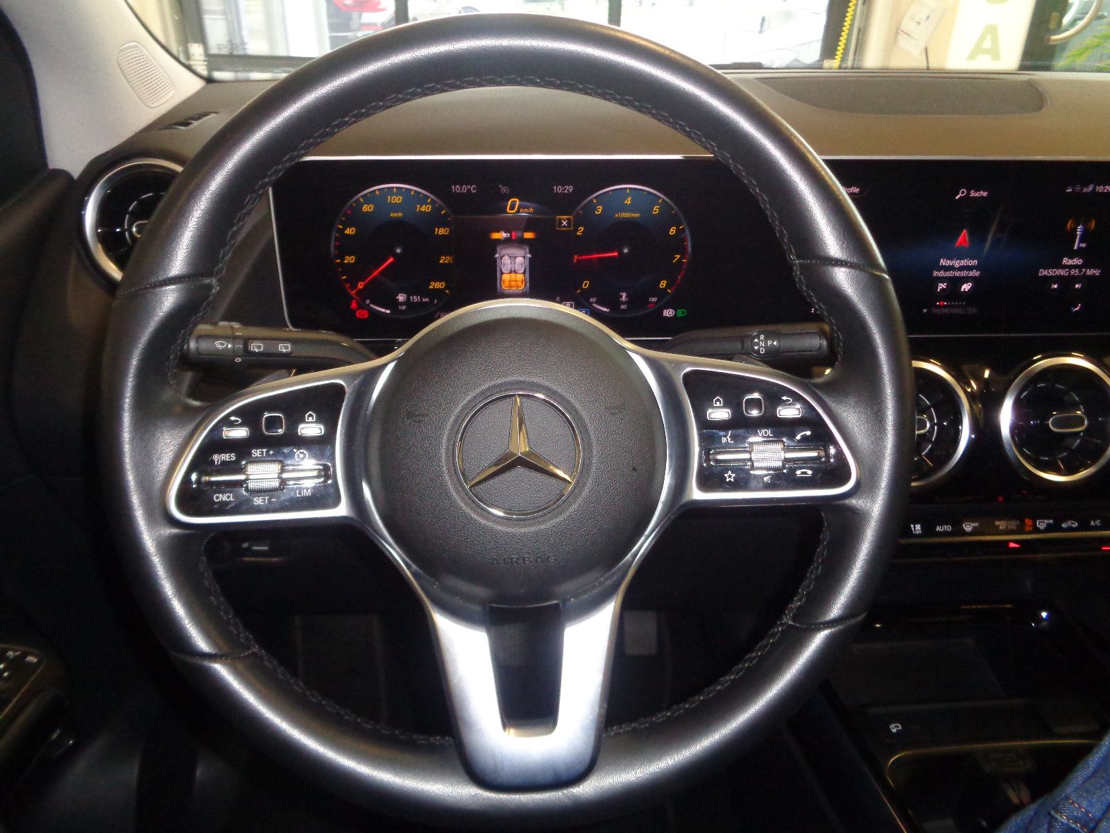 Fahrzeugabbildung Mercedes-Benz B 180/Navi/Klima/AHK/Digitales Cockpit/MultiBeam