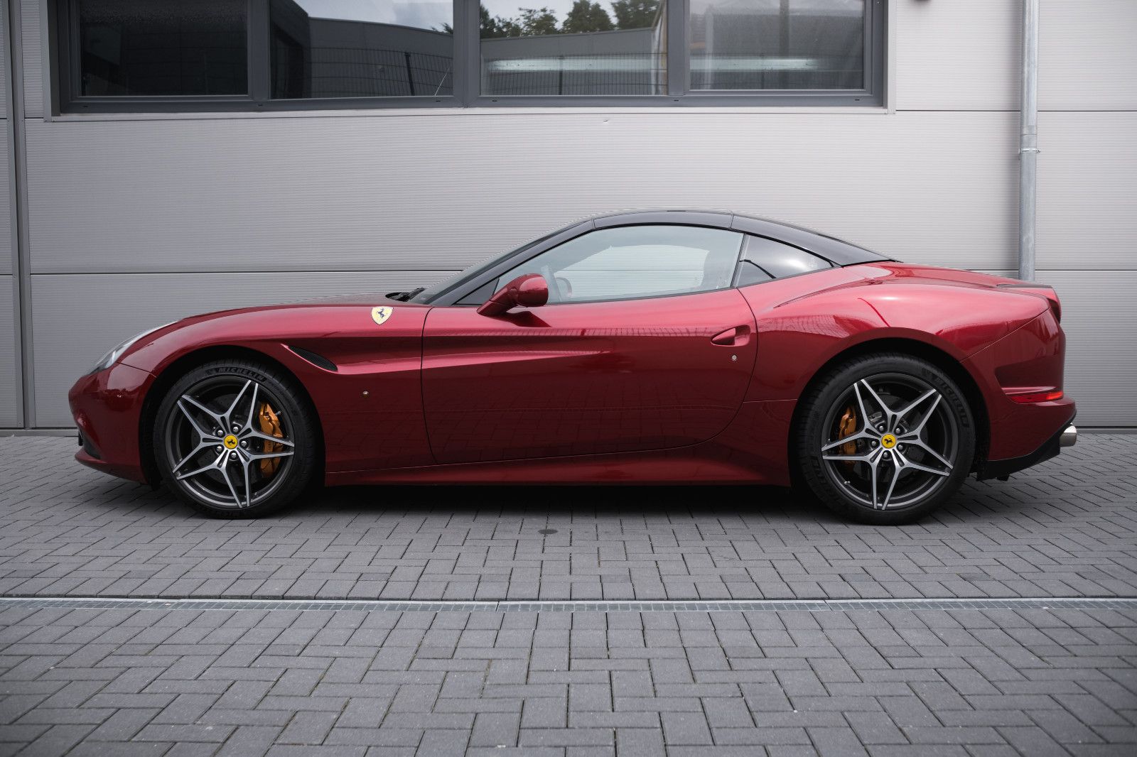 Fahrzeugabbildung Ferrari California T-erst 9.640km-Navigation-