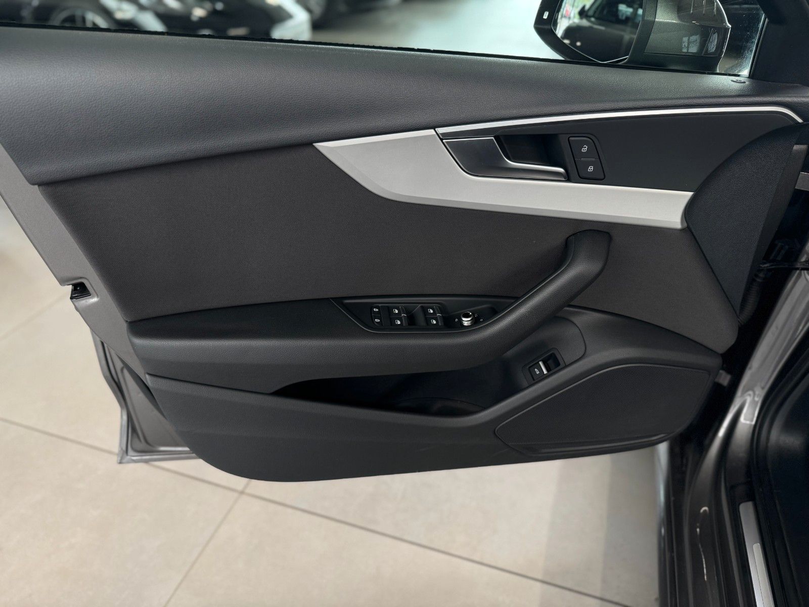Fahrzeugabbildung Audi A4 Avant 40 2.0 TFSI advanced "Business-Paket"