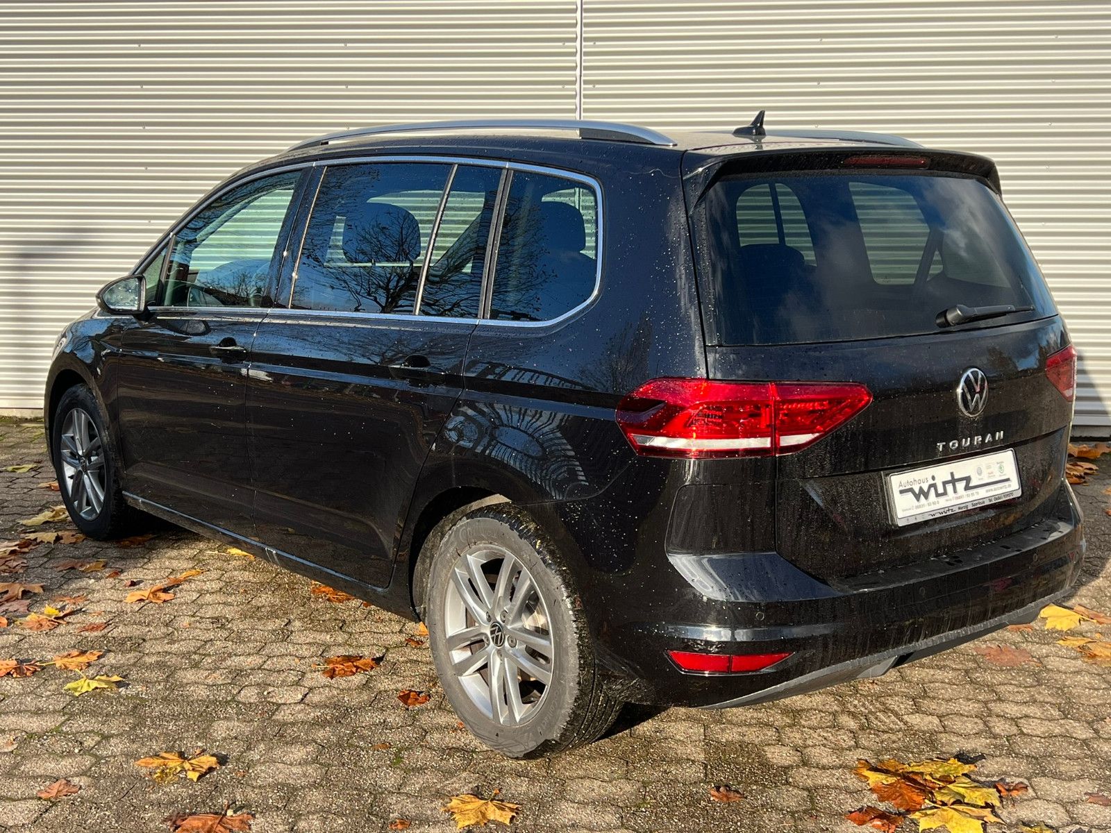 Fahrzeugabbildung Volkswagen Touran 1.4 TSI DSG Navi LED ACC