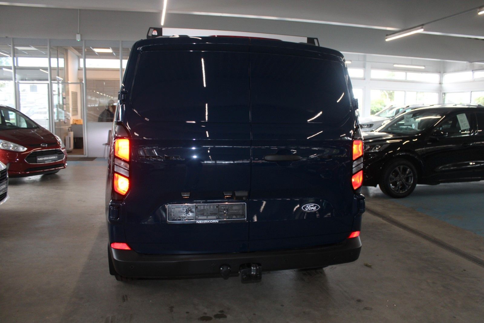 Fahrzeugabbildung Ford Transit Custom TREND L1 Kasten AHK + DACHTRÄGER
