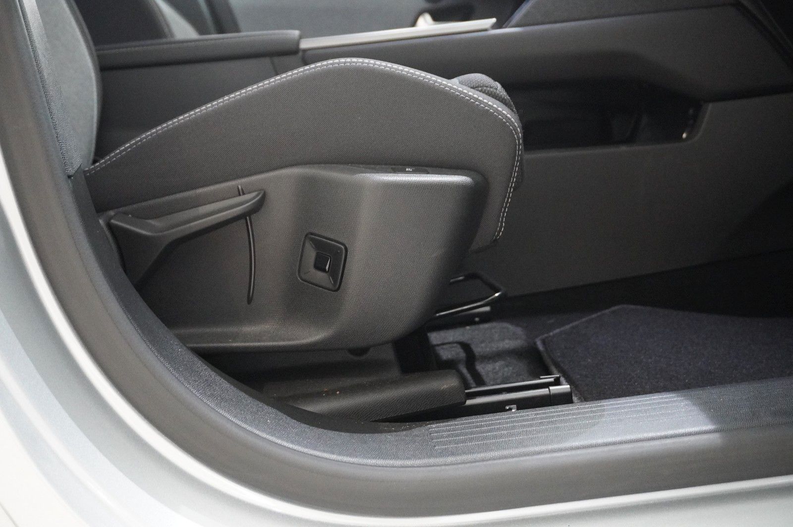 Fahrzeugabbildung Opel Grandland 1.2 48V HYBRID NAVI/LED/KAMERA/DAB+