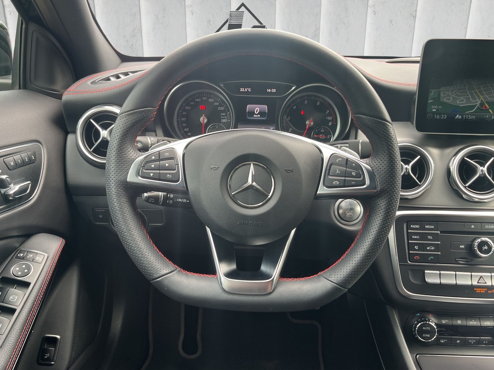 Fahrzeugabbildung Mercedes-Benz GLA 180 AMG-LINE*NIGHT-PAKET*LED*KEYLESS*LEDER**