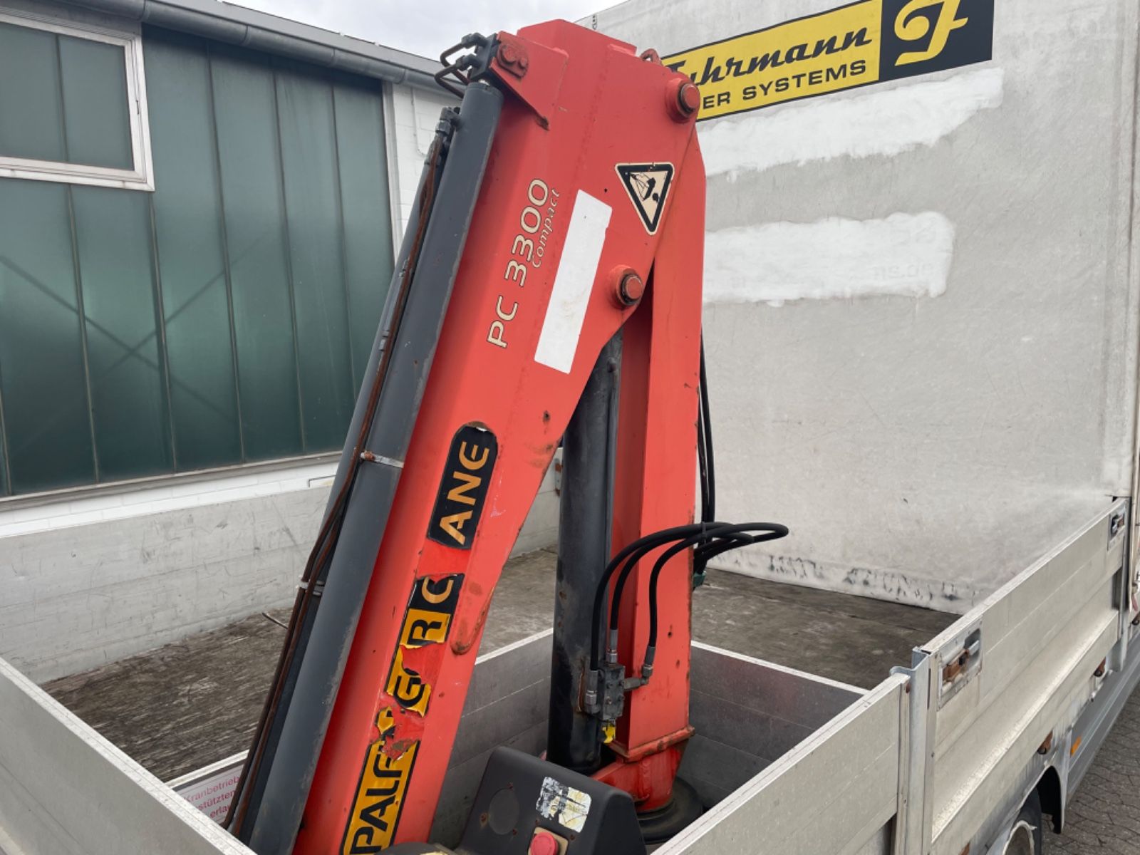 Fahrzeugabbildung Mercedes-Benz Atego 822 Pritsche Plane KRAN PALFINGER 3,3T