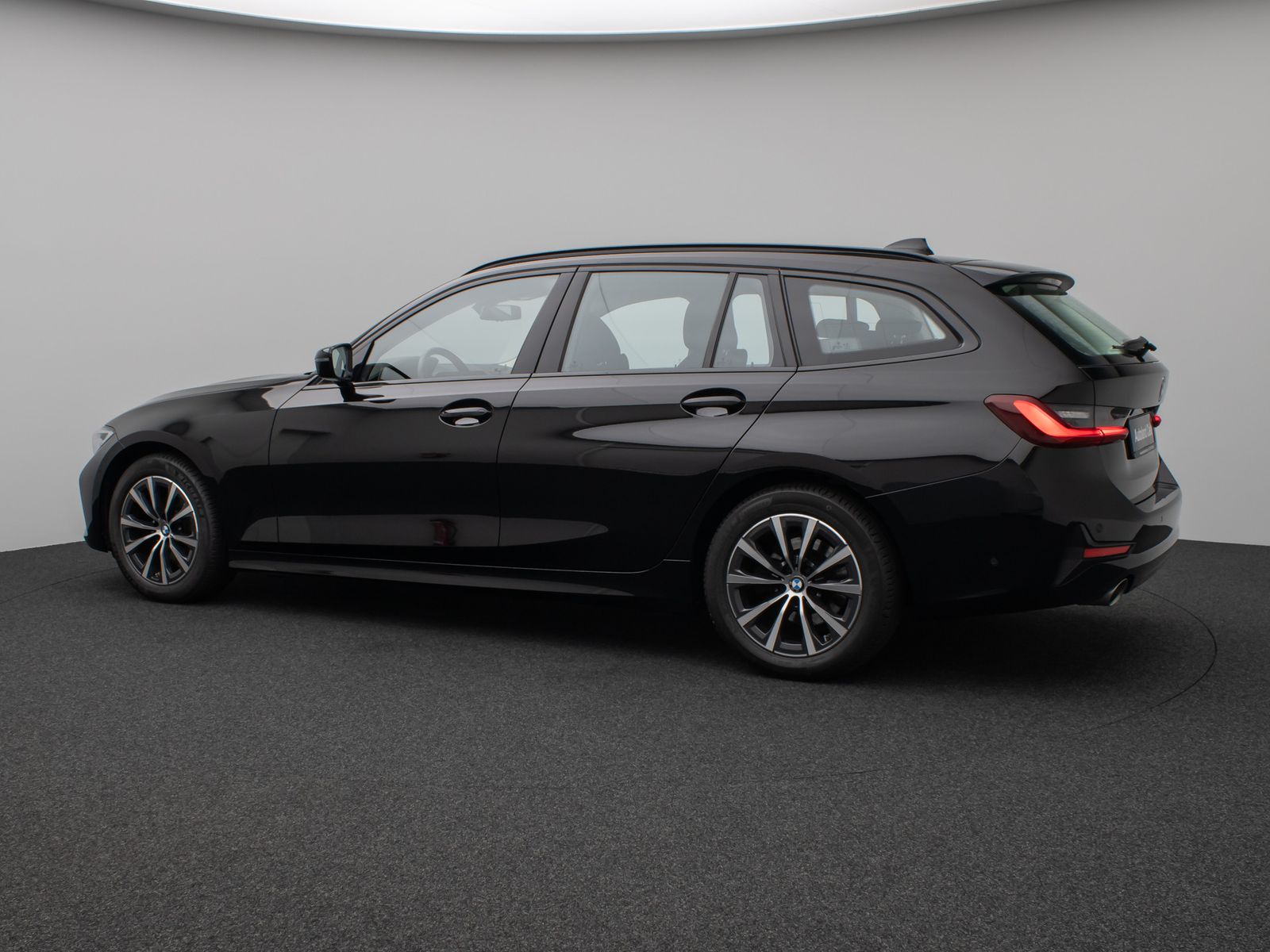 Fahrzeugabbildung BMW 320d Sport Line Kamera DAB HiFi Lordos Alarm LED