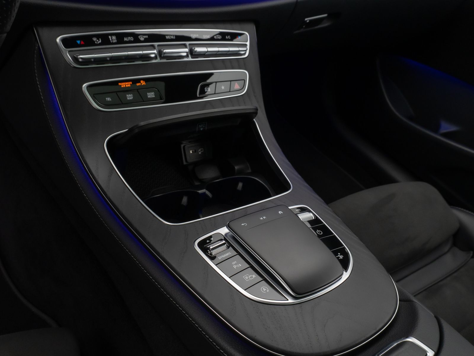 Fahrzeugabbildung Mercedes-Benz E300d Coupe 4Matic AMG Panorama Kamera LED