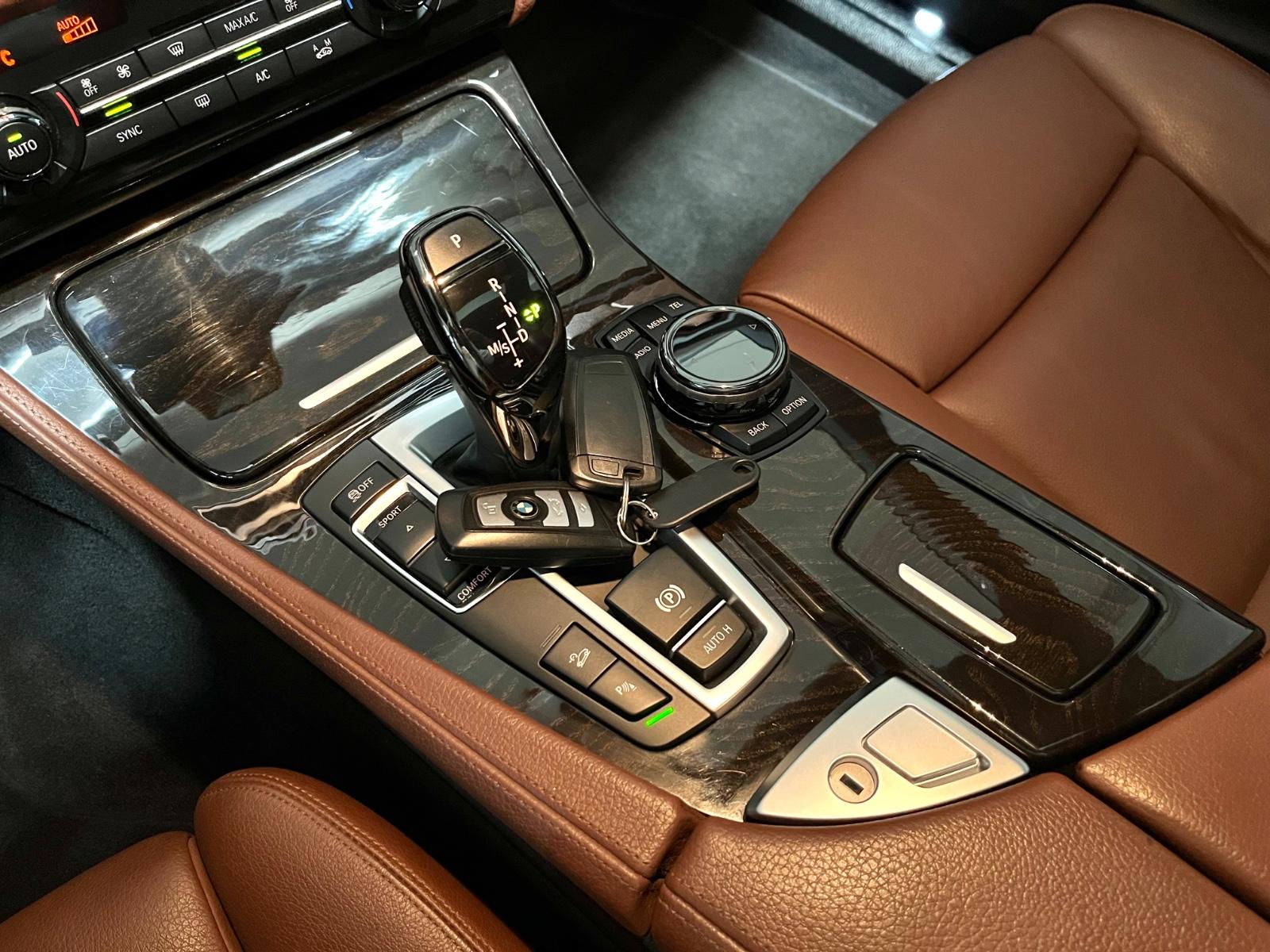 BMW 530d Touring xDrive M-Paket Panorama|Kamera|HUD