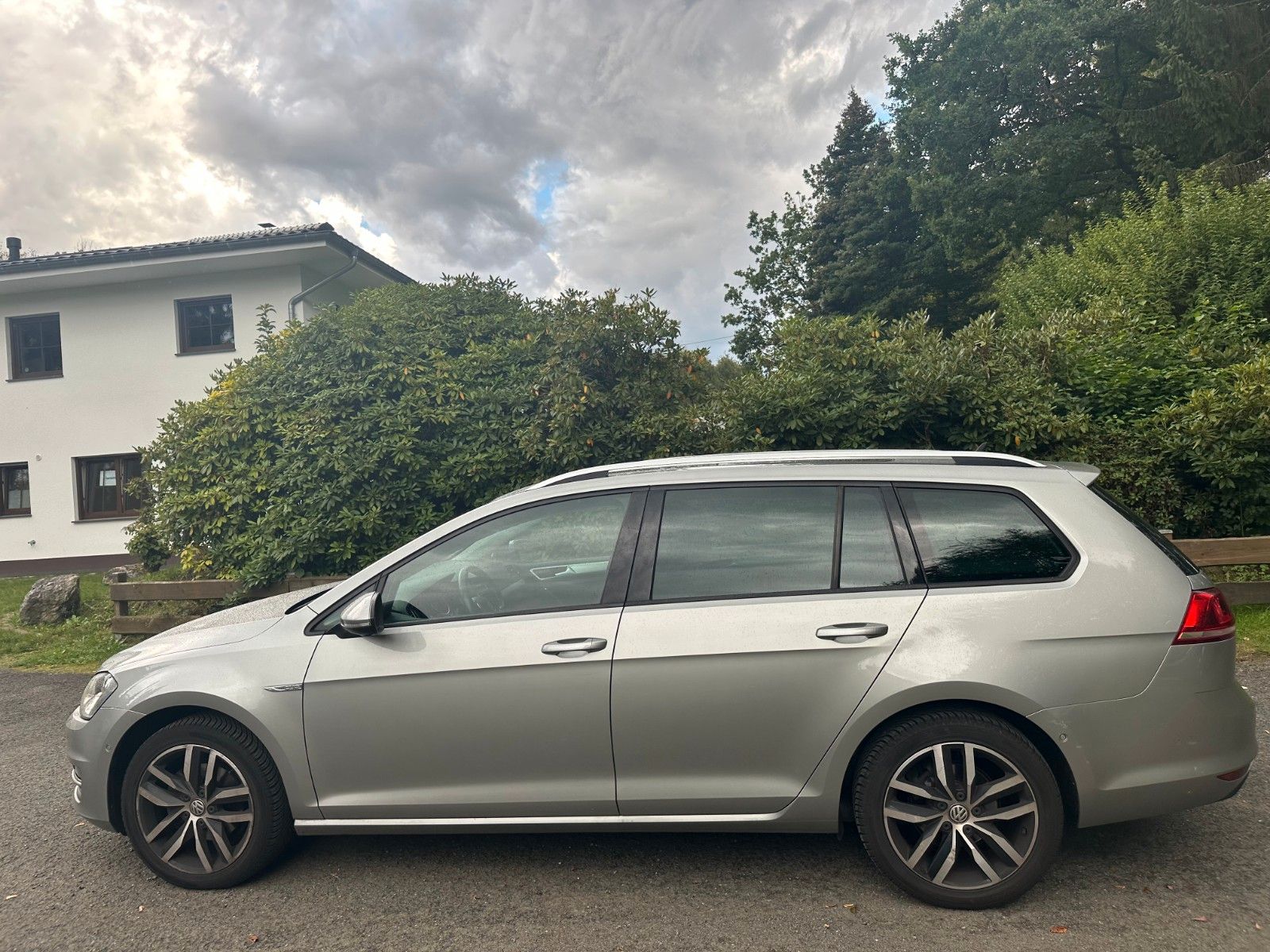 Volkswagen Golf - 1
