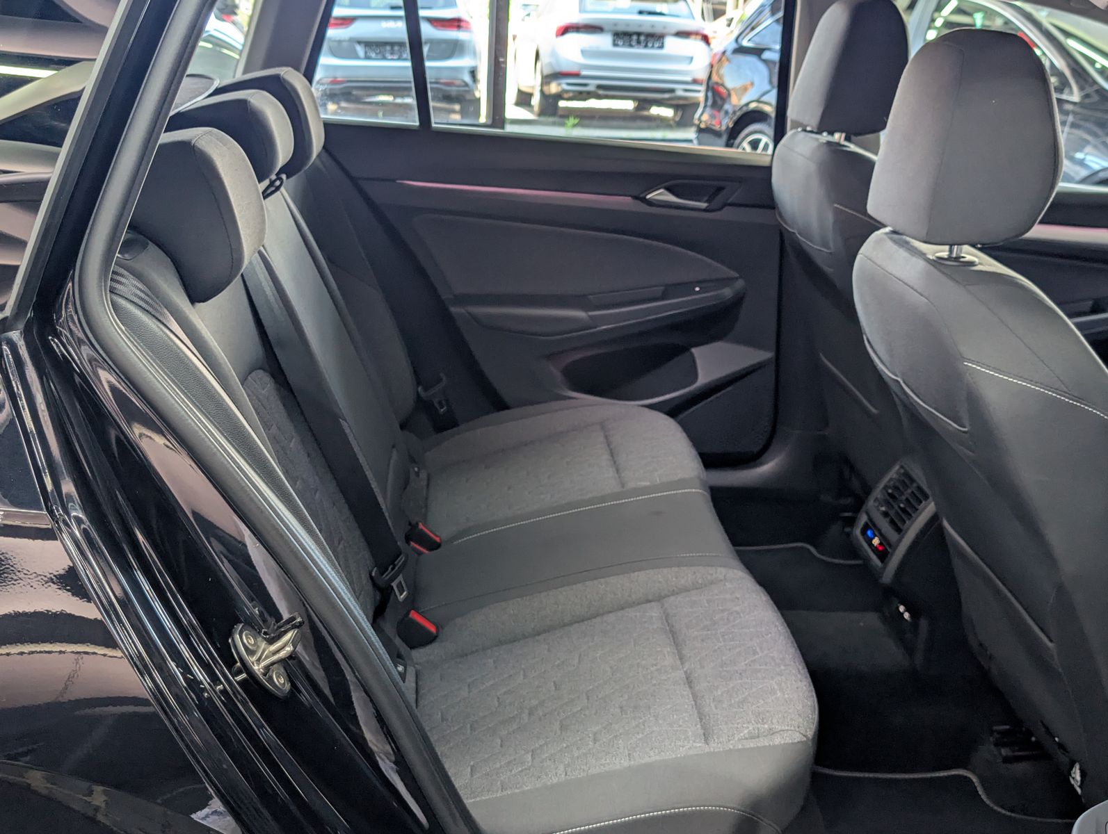 Fahrzeugabbildung Volkswagen Golf Move 1.5 TSI ACC LED SHZ VIRT AMBI APP BHL