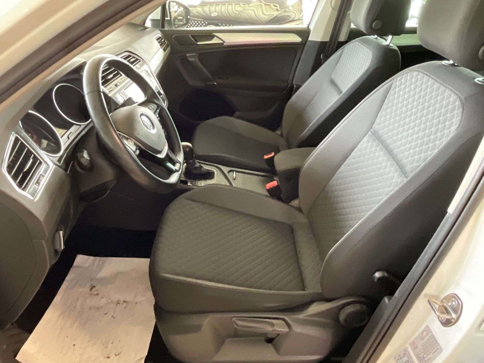 Fahrzeugabbildung Volkswagen Tiguan 1.4TSI DSG Comfortline *LED*NAVI* 1.HAND*