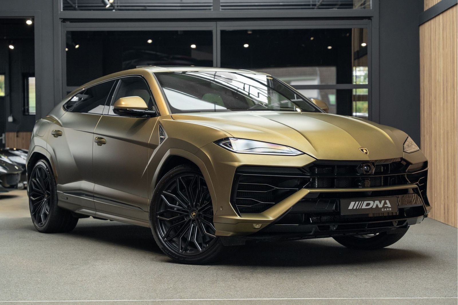 Lamborghini Urus SE Akrapovic Full PPF Carbon B&O 4.0 V8 Hyb