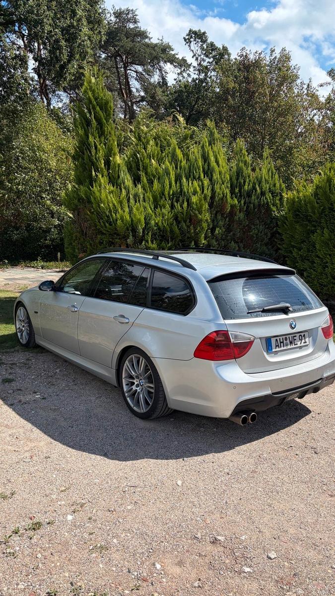 BMW 325 2006 — rear view