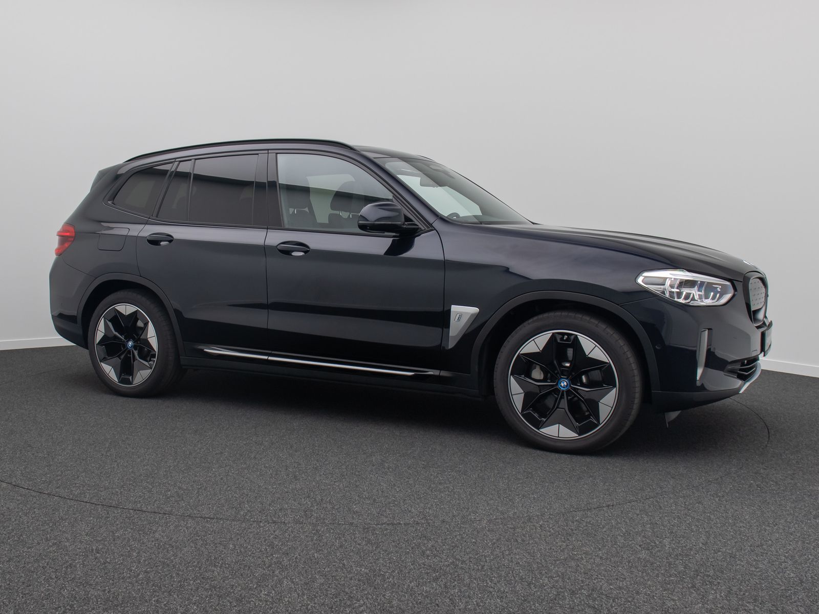 Fahrzeugabbildung BMW iX3 Impressive Panorama 360°HUD DAB H/K AHK 20"