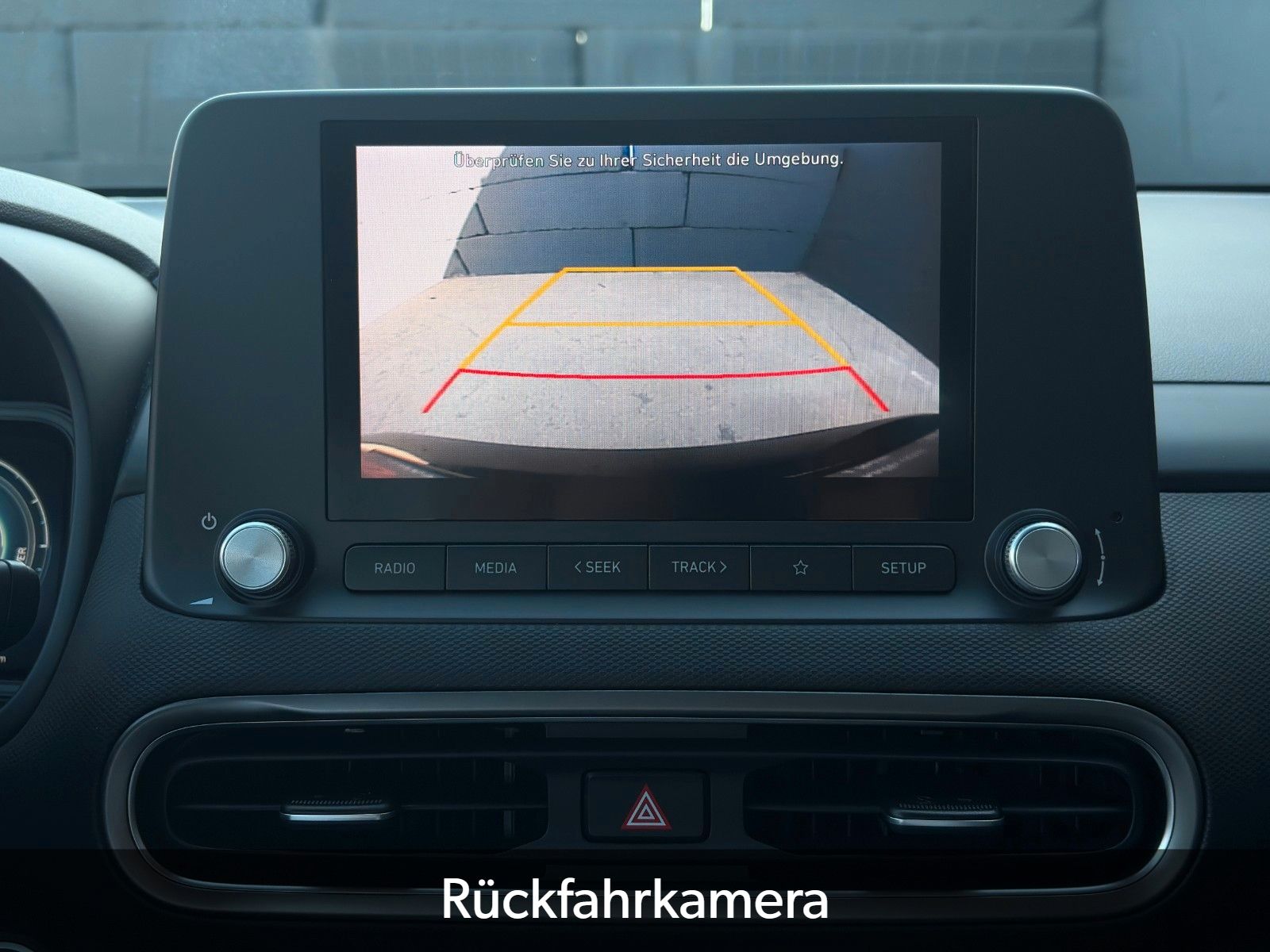 Fahrzeugabbildung Hyundai KONA E Select SHZ LHZ LKA LFA ACC CarPlay Navi
