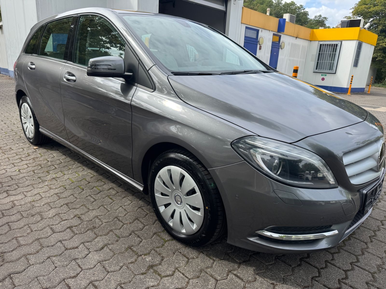 Fahrzeugabbildung Mercedes-Benz B 200 Navi+PDC+LED
