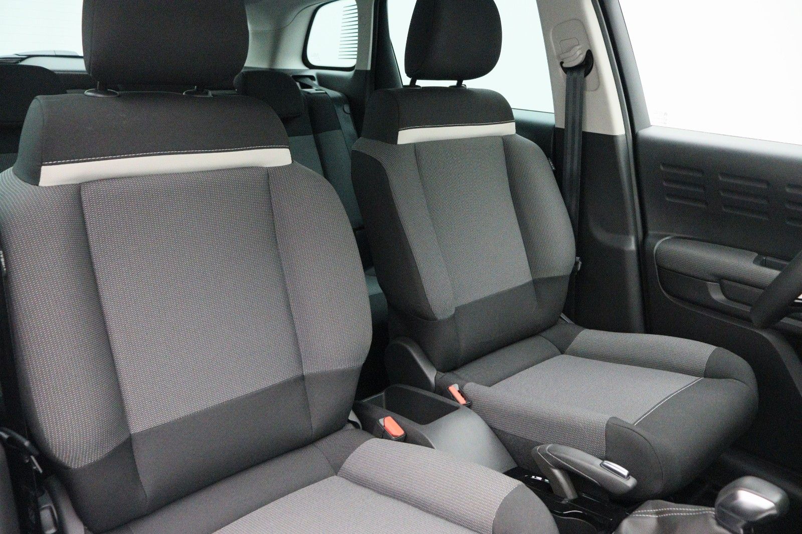 Fahrzeugabbildung Citroën C3 1.2 Aircross Plus NAVI LED DAB