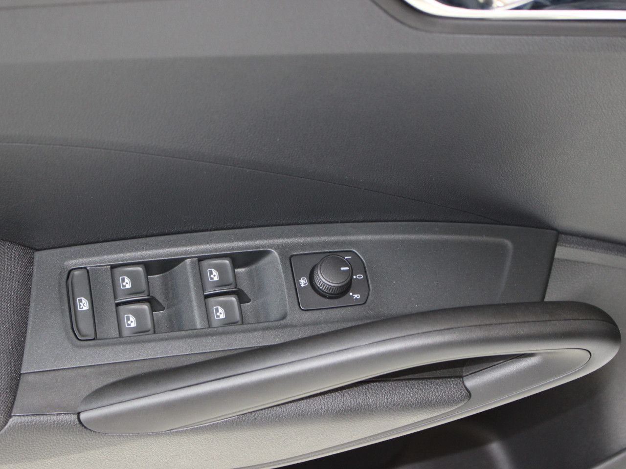 Fahrzeugabbildung SKODA Fabia 1.0 TSI Selection RFK/APP/SHZ/LANE