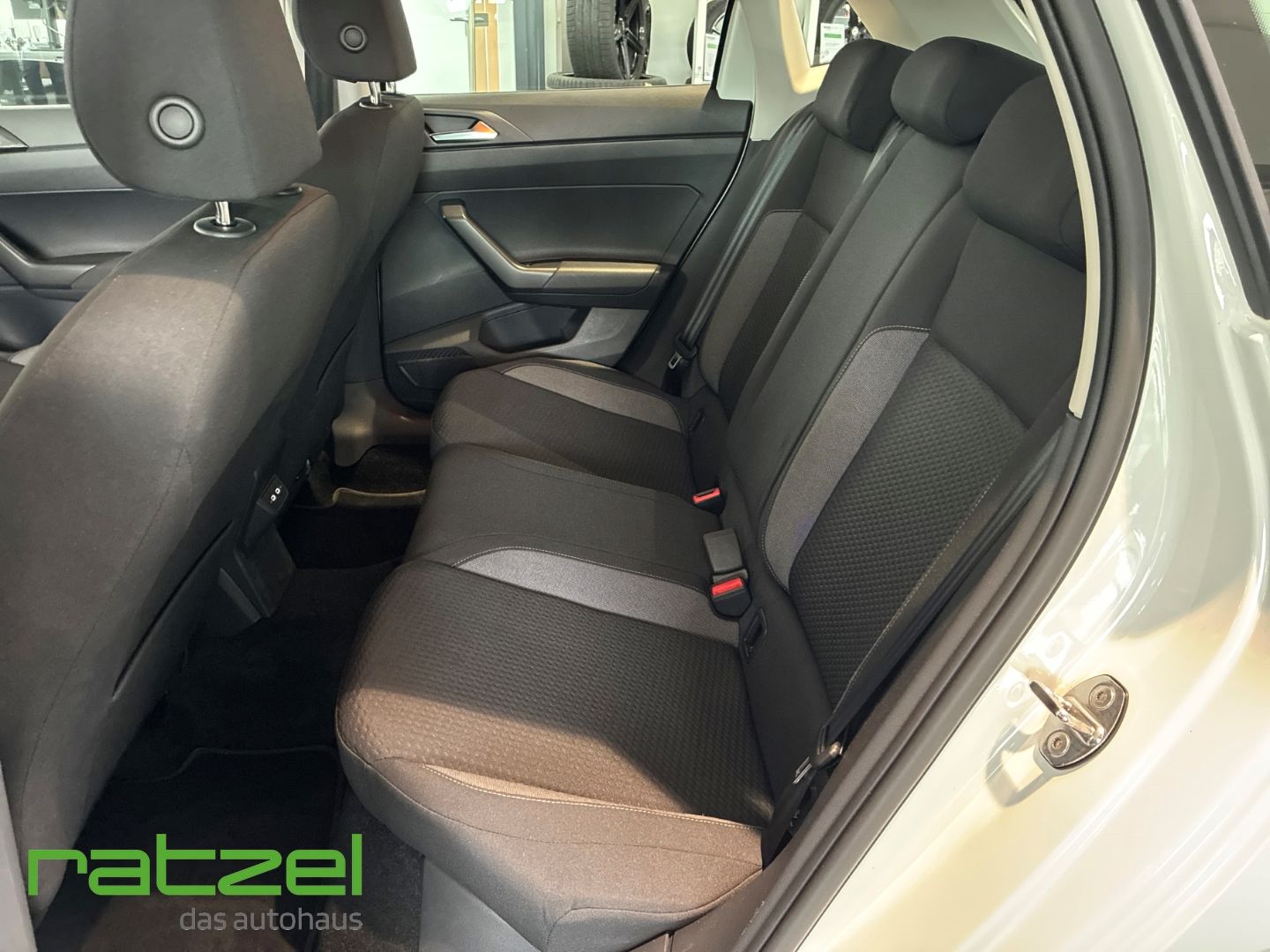 Fahrzeugabbildung Volkswagen Polo Life 1.0 Digitales Cockpit LED DAB Spurhalt