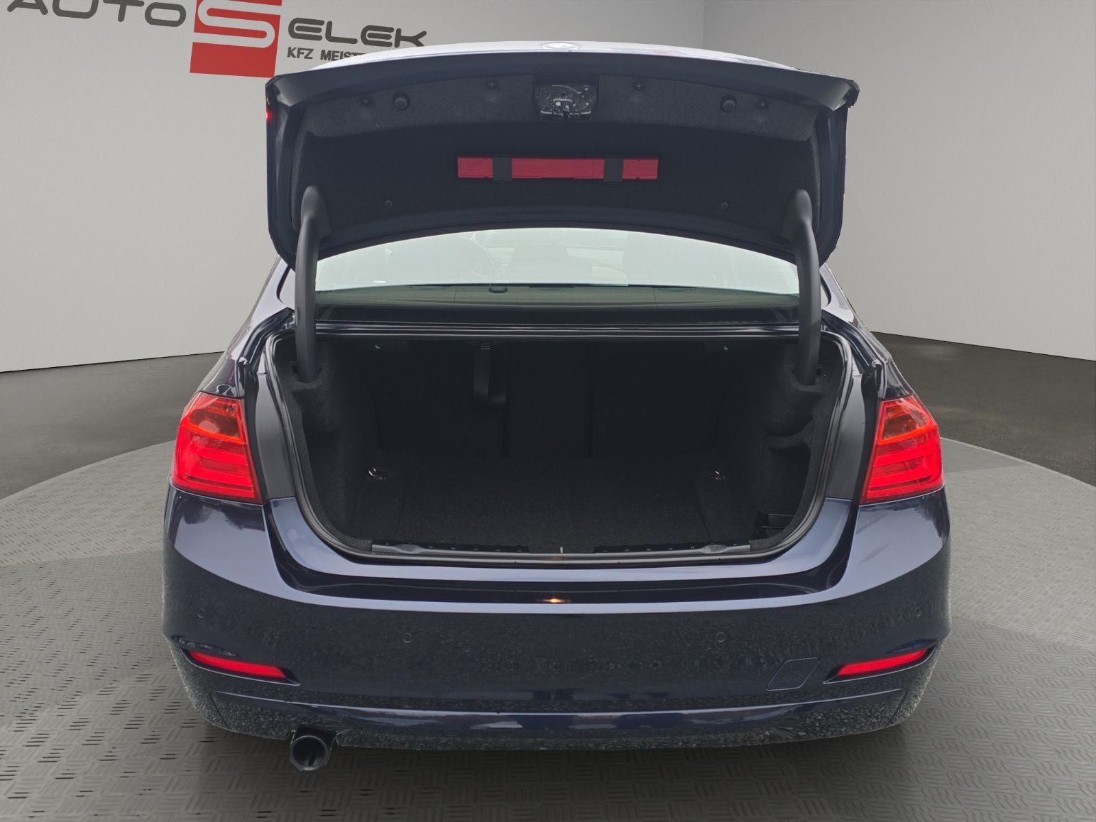 Fahrzeugabbildung BMW 320 i+NAVI BUSINES+PDC+SHZ