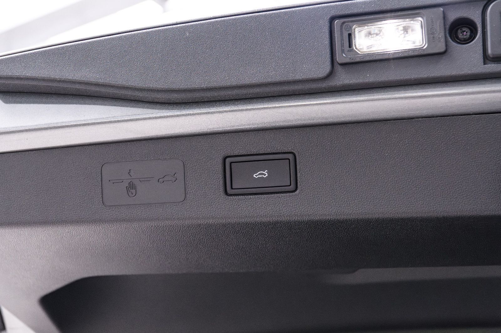 Fahrzeugabbildung Volkswagen T-Roc 1.5 eTSI Style el. Heckklappe+IQLight+Pano