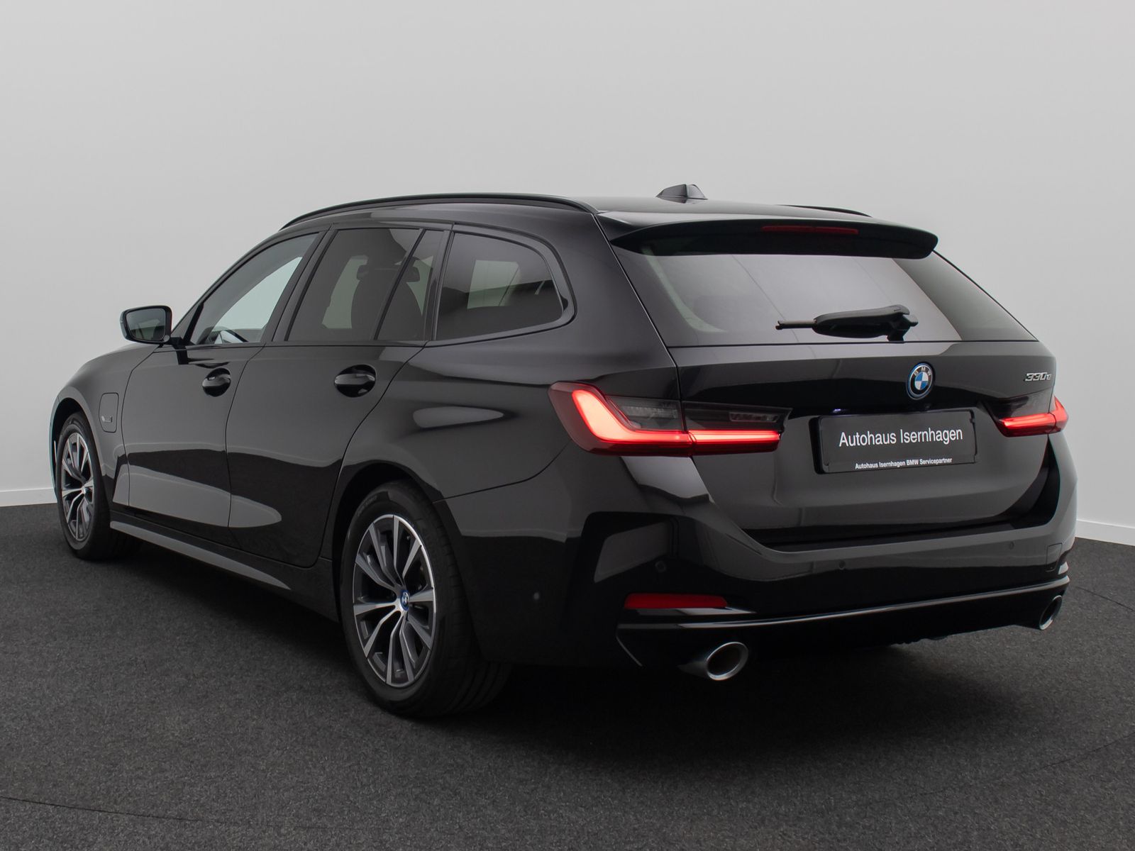 Fahrzeugabbildung BMW 330e Kamera DAB Stop&Go AHK Sport Fernlichtassis