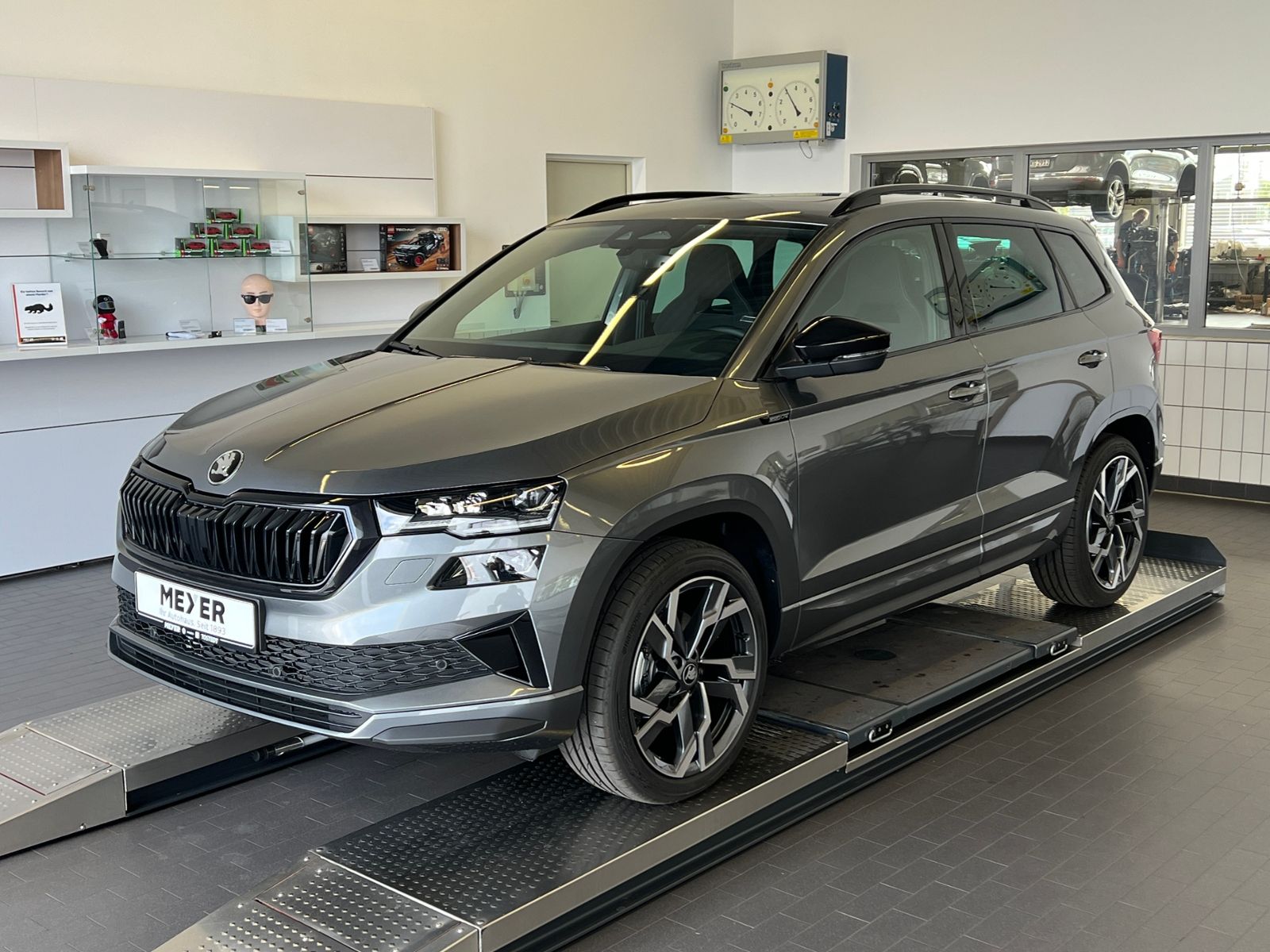 Fahrzeugabbildung SKODA Karoq Sportline 2.0 TSI 4x4 DSG *Panorama, AHK,