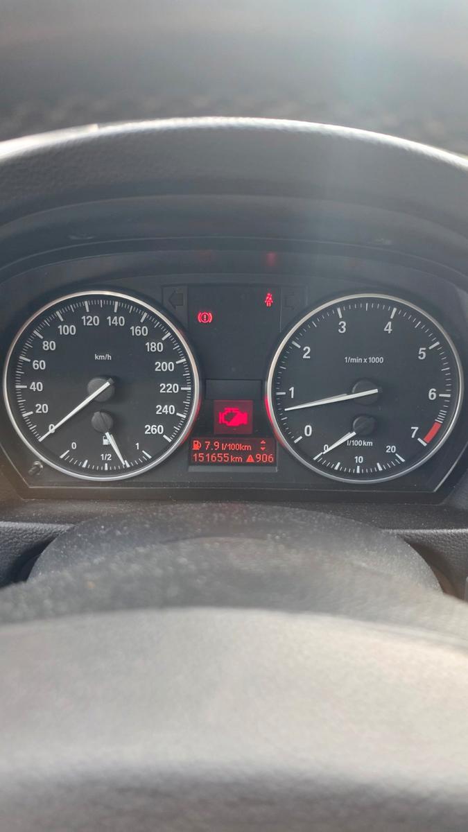 BMW 318 2009 — photo 8