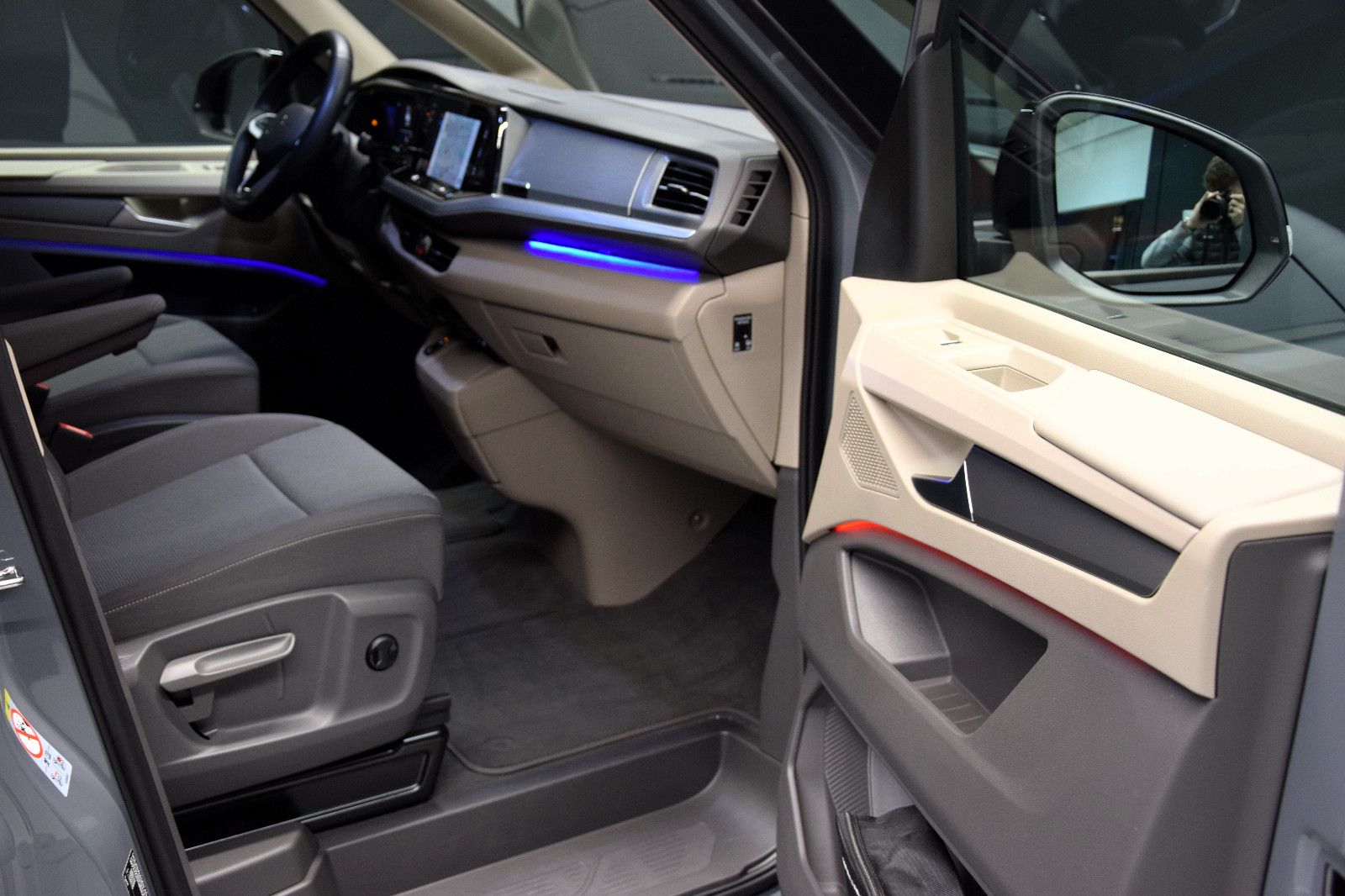 Fahrzeugabbildung Volkswagen T7 Multivan Edition ACC Standheizung AHK Kamera