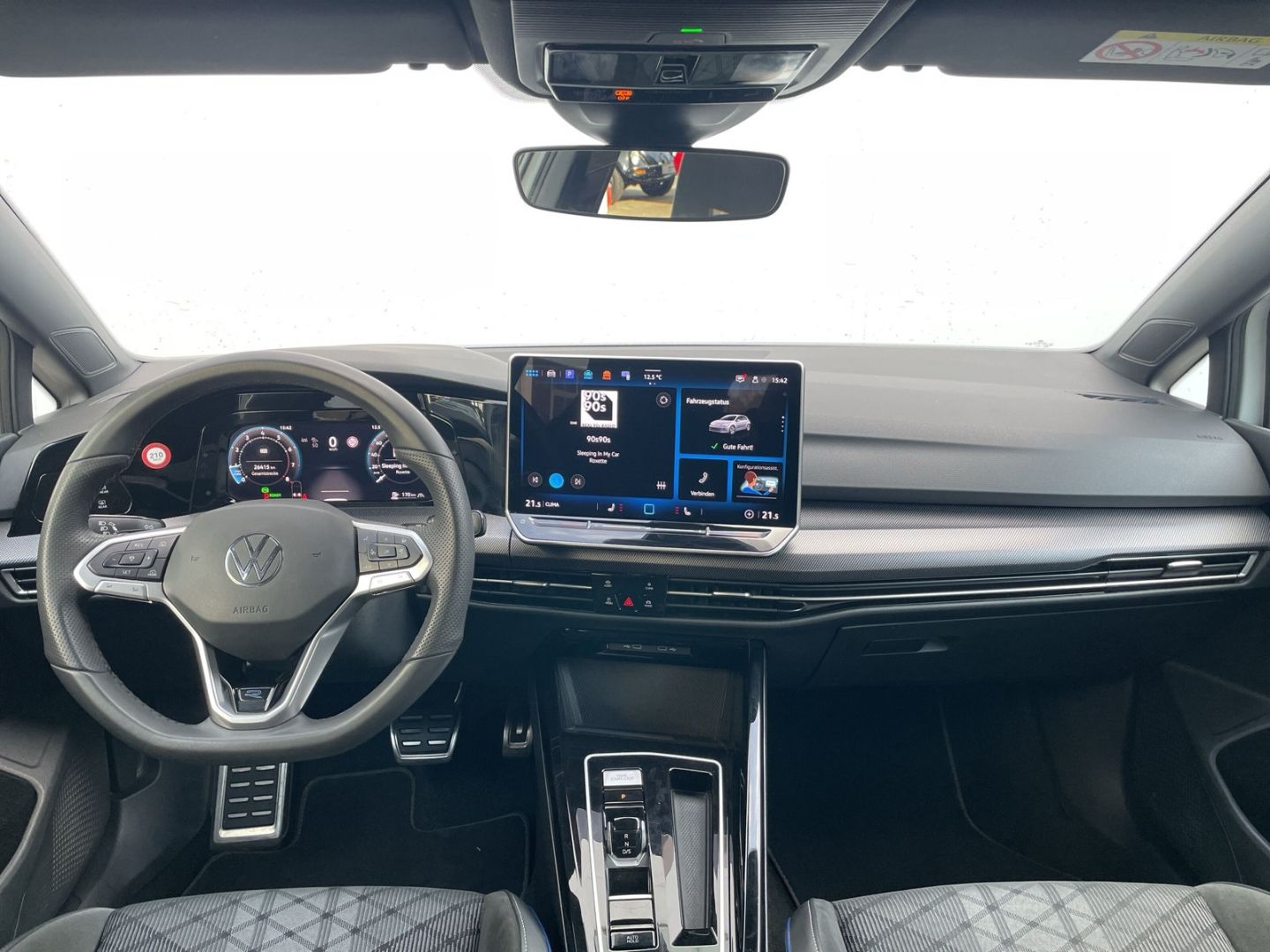 Golf VIII 1.5 eTSI DSG R-Line Pano/Standhzg/Kame