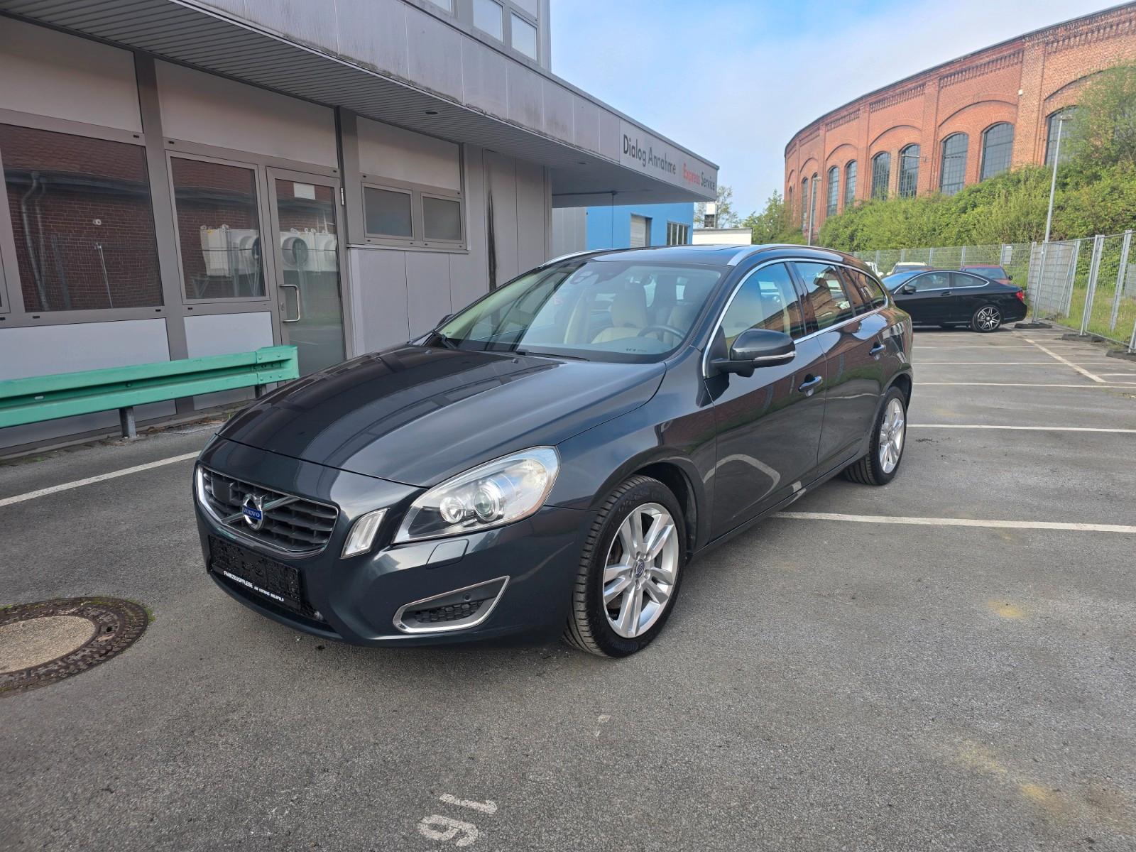 Volvo V60 Kombi Summum AWD 2.4 D-5 Zylinder