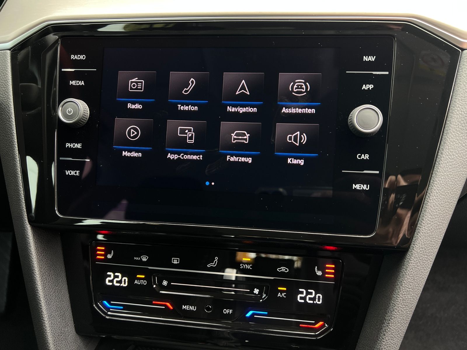 Fahrzeugabbildung Volkswagen Passat Variant Elegance 1.5 TSI DSG *LED, Digita