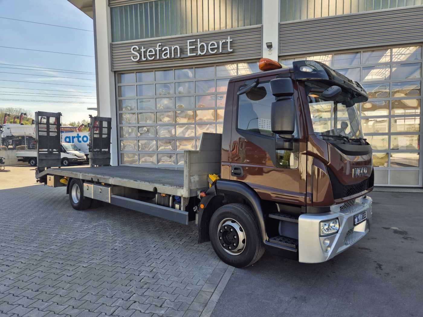 Fahrzeugabbildung Iveco Eurocargo ML140E25/P Maschinentransporter Winde