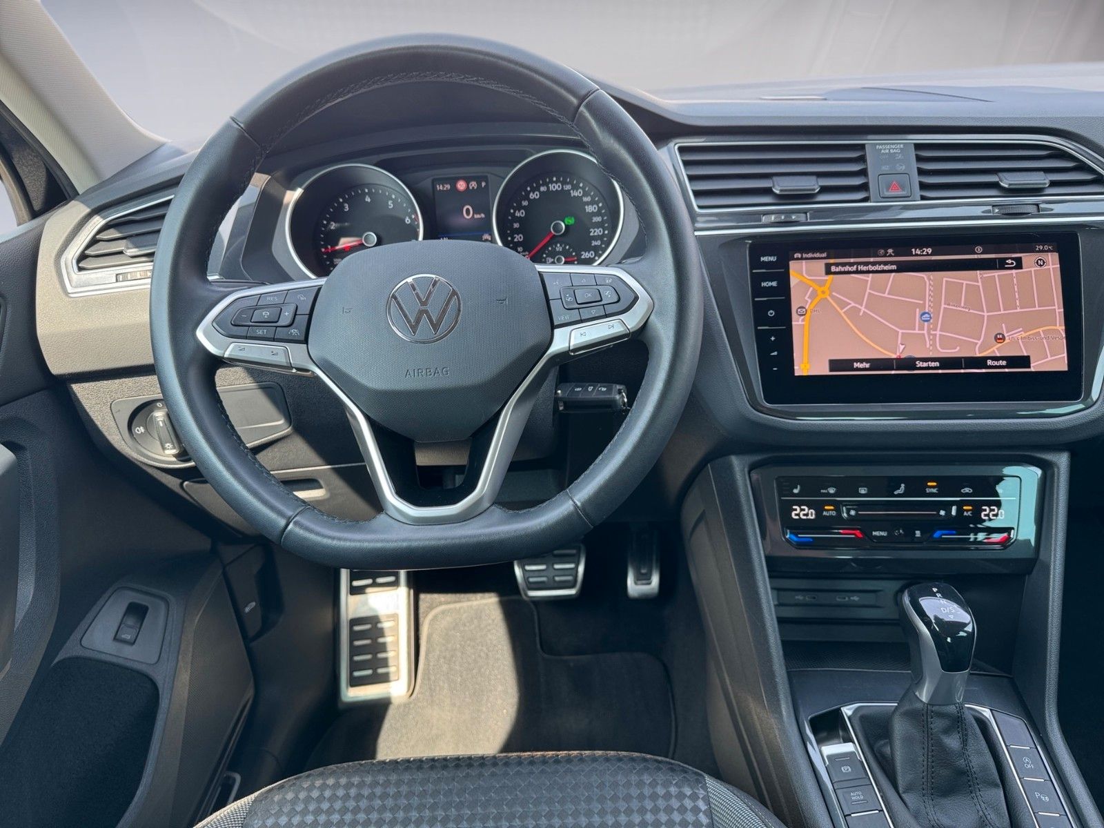 Fahrzeugabbildung Volkswagen Tiguan Life ACTIVE 1.5 TSI