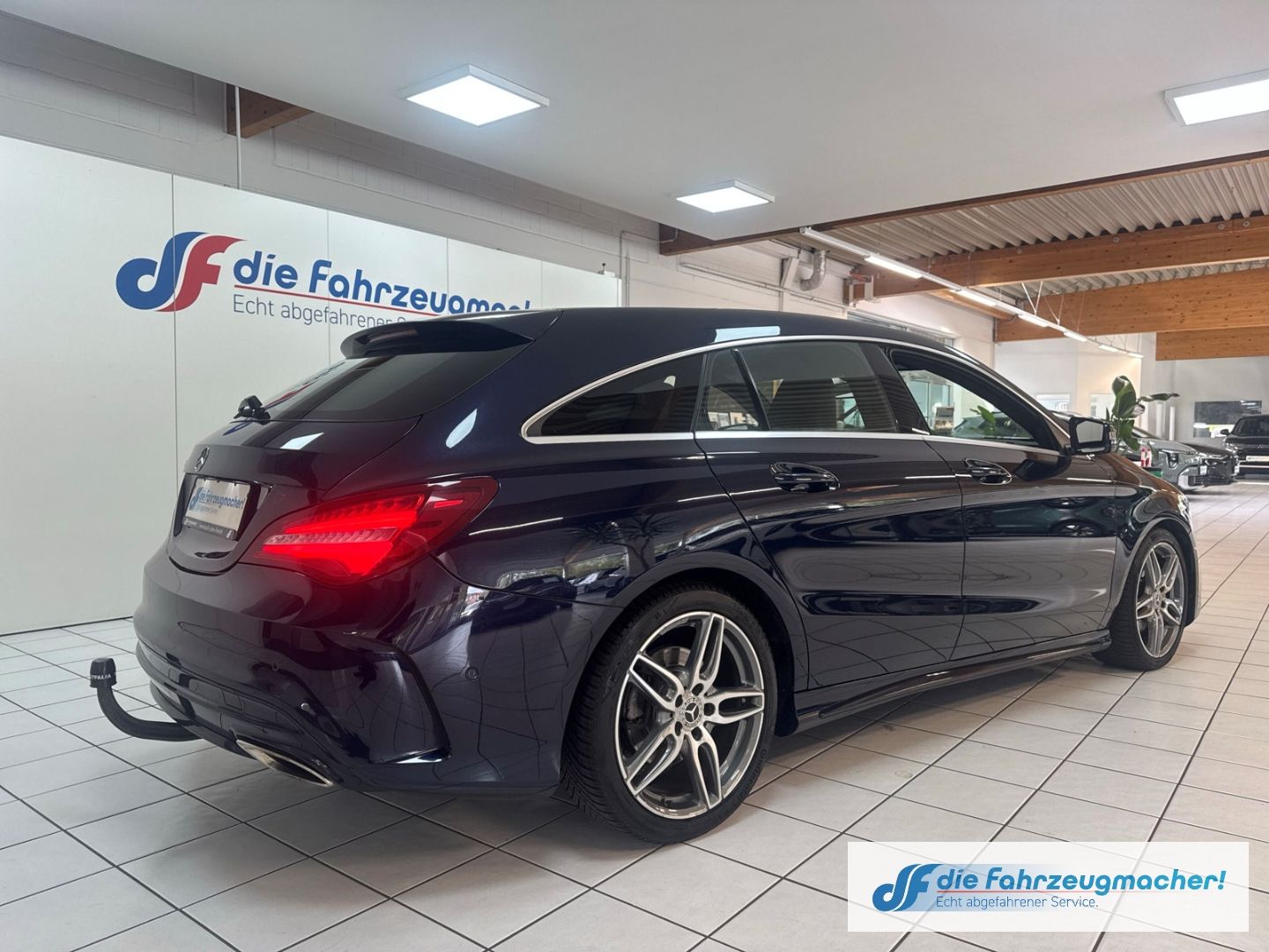Fahrzeugabbildung Mercedes-Benz CLA 180 Shooting Brake AMG Sportpaket Navi LED *