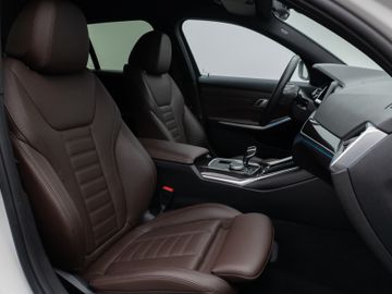 Fahrzeugabbildung BMW 320e 360°Laser DAB HiFi WLAN Komfort Alarm Sport