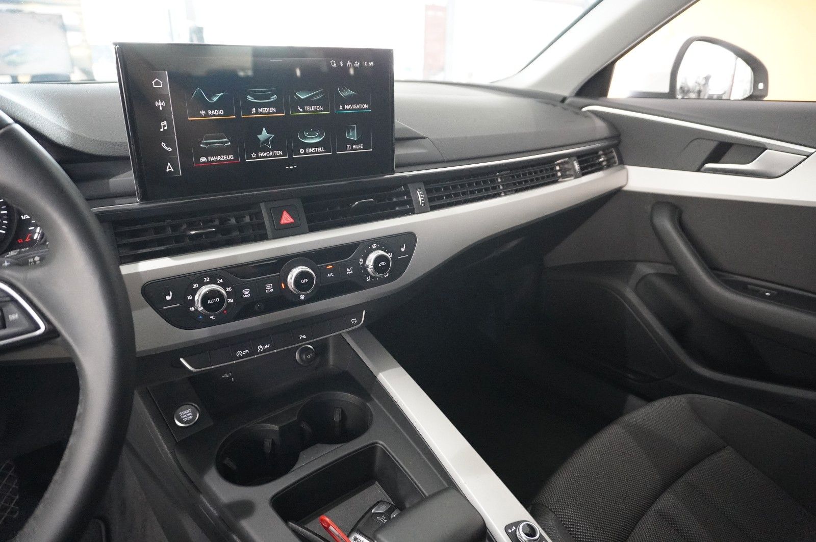 Fahrzeugabbildung Audi A4 Avant 35 TDI S-TRONIC NAVI/LED/KAMERA/SHZ/DAB