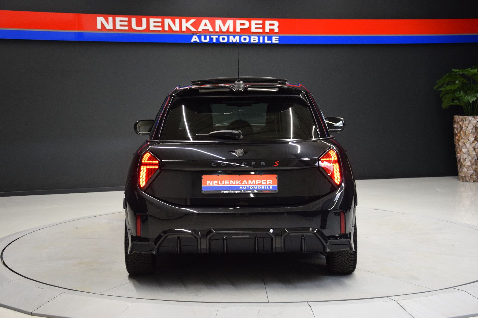 Fahrzeugabbildung MINI Cooper S John Cooper Works Trim 5-Türen Pano HuD