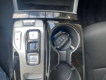 Fahrzeugabbildung Hyundai TUCSON HEV 1.6 T-GDi 230PS 6-AT 2WD Select NAVI
