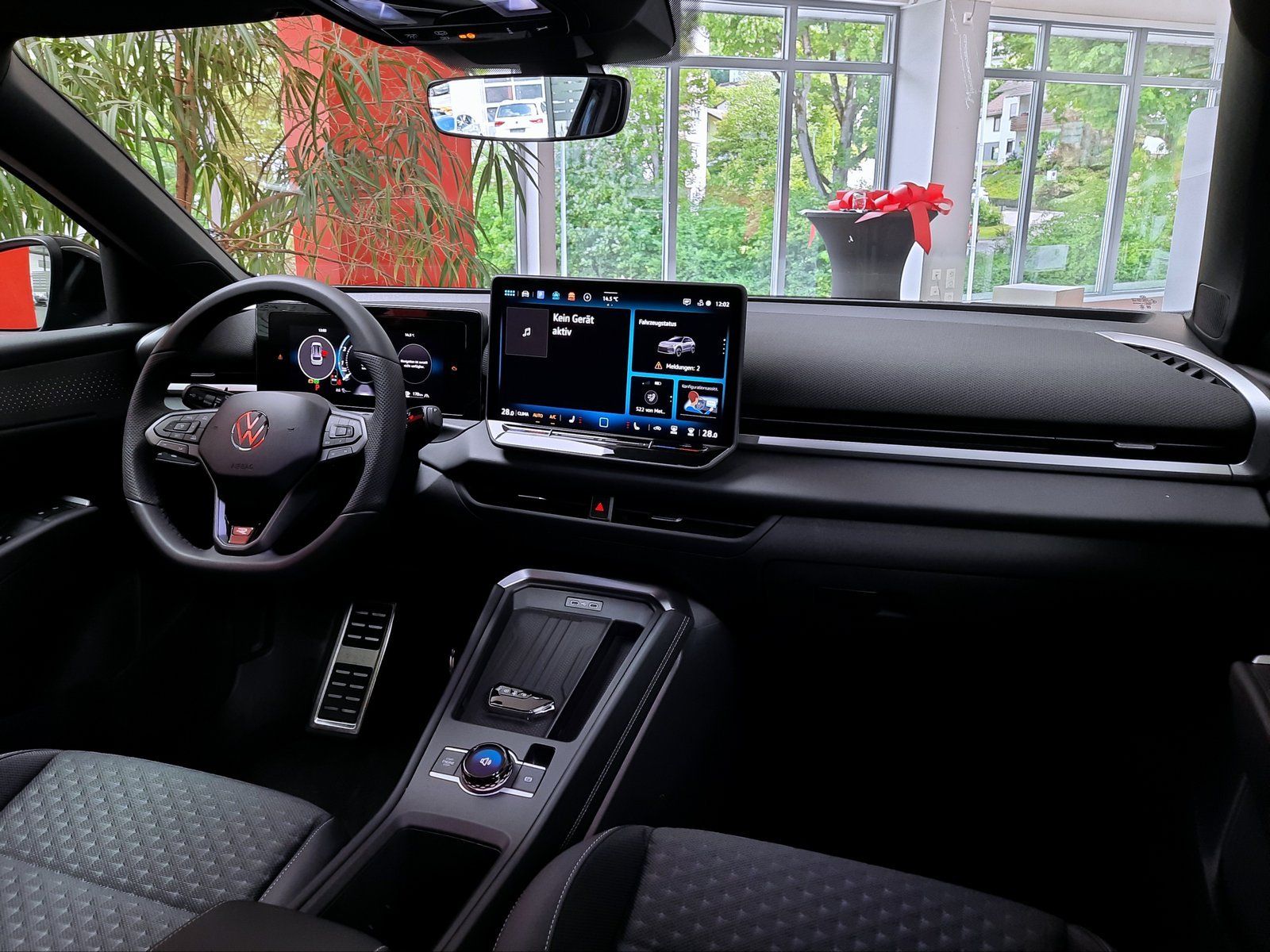 Fahrzeugabbildung Volkswagen T-Roc eTSI R-Line Black&Style DSG *AHK*Cam*ACC*