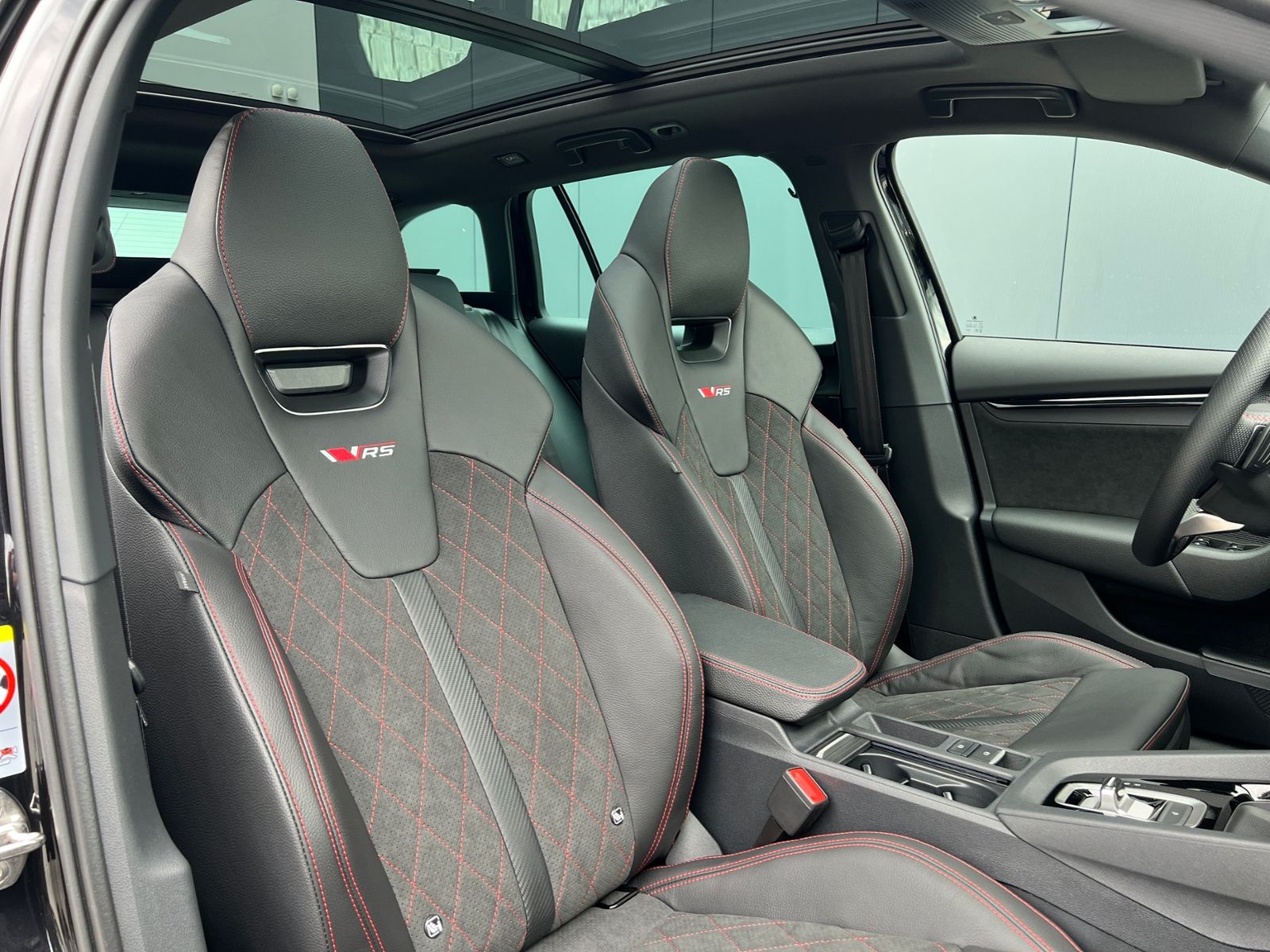 Fahrzeugabbildung SKODA Octavia Combi RS 2.0 TSI DSG *AHK,CANTON,Panoram