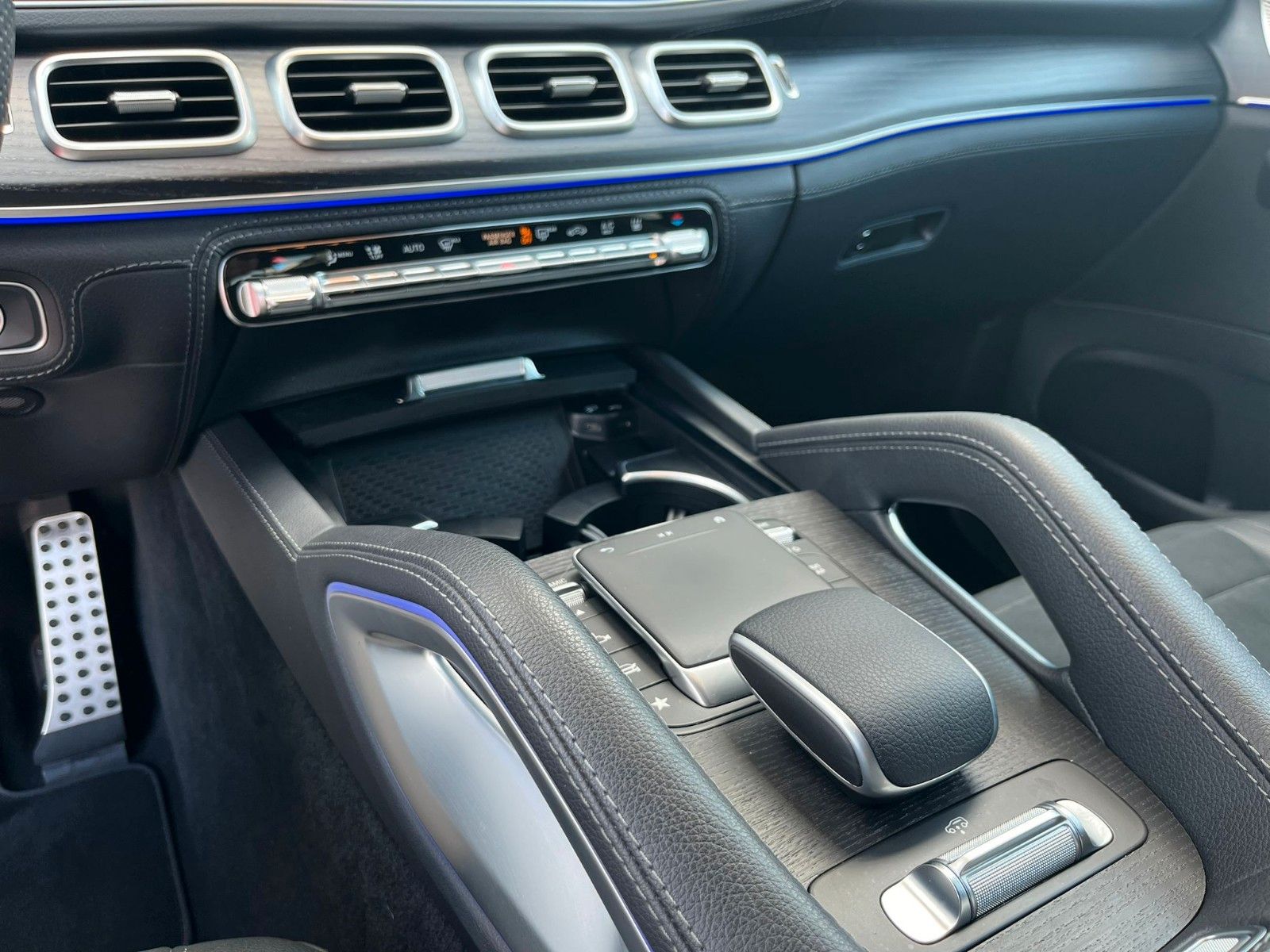 Fahrzeugabbildung Mercedes-Benz GLE 350e 4Matic AMG-Line*Air*Pano*360°*Keyless*