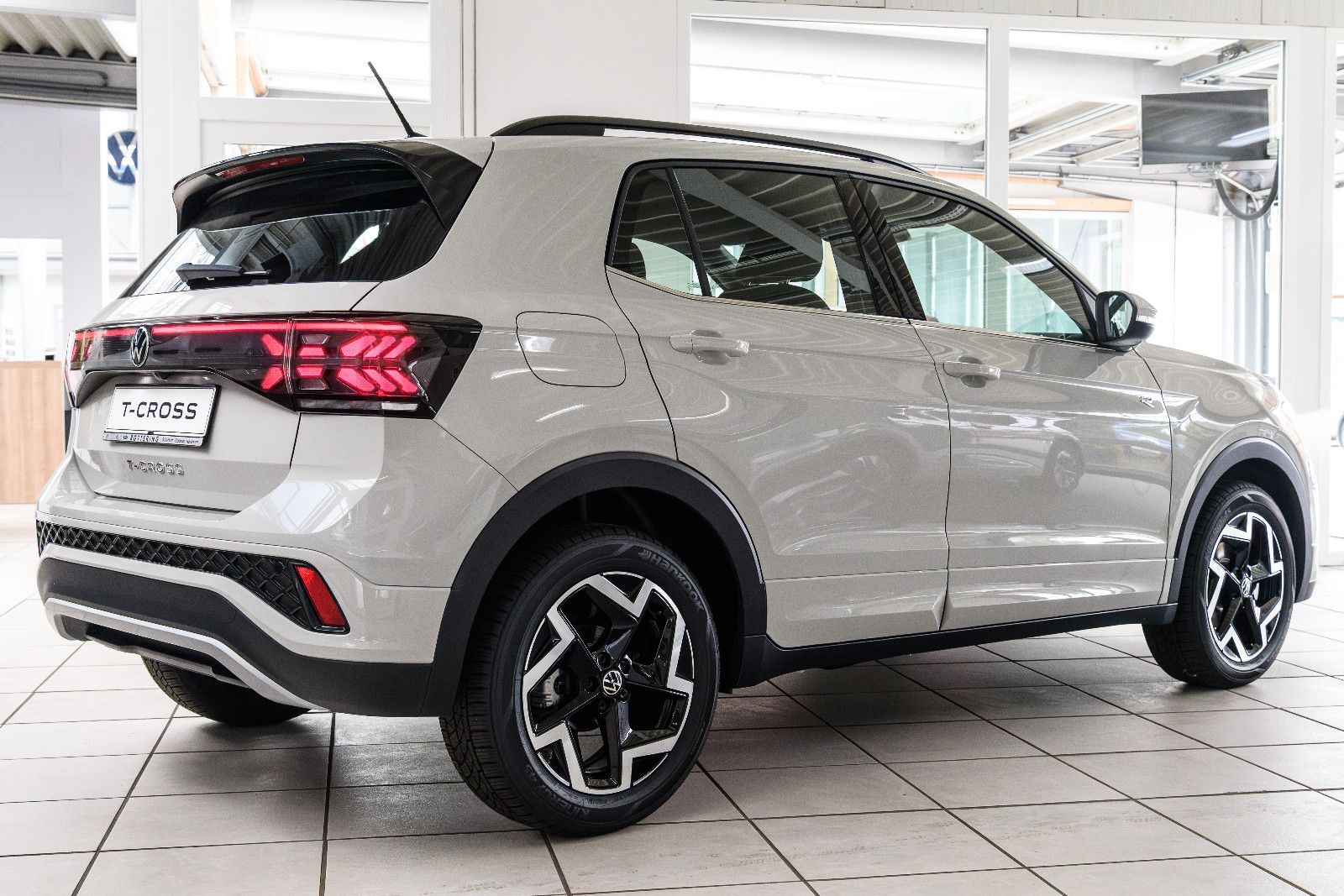 Fahrzeugabbildung Volkswagen T-Cross 1.0 TSI R-Line+DSG+Kamera+AHK+GJ-Reifen