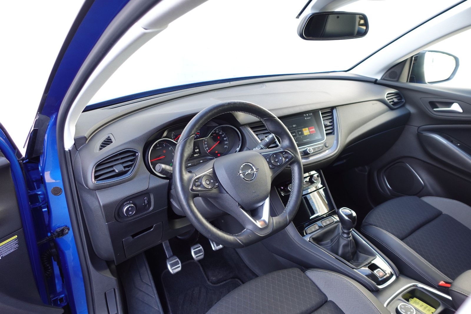 Fahrzeugabbildung Opel Grandland X 1.2Turbo AHK,Sitzh.,Navi,PDC,Kamera