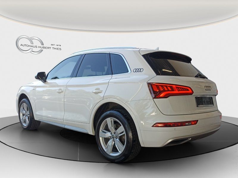 Fahrzeugabbildung Audi Q5 2.0 40 TDI quattro sport S-Tronic S-line