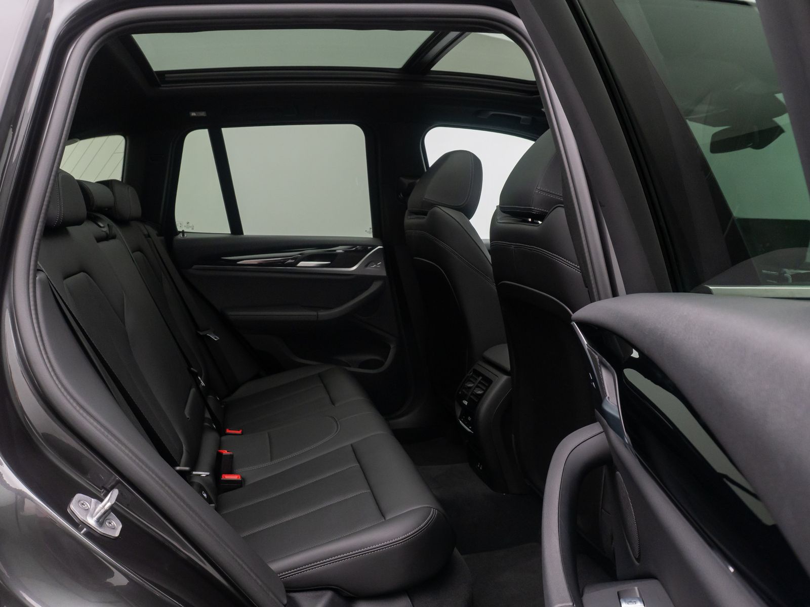 Fahrzeugabbildung BMW X3 xD30e Komfort DAB Laser HiFi HUD Panorama 20"